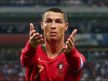 Error del portero español termina en gol de Cristiano