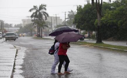 Piden tomar precauciones pese a que "Earl" se degradó a tormenta