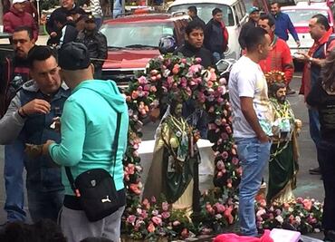 Cierran laterales de Reforma por presencia de feligreses