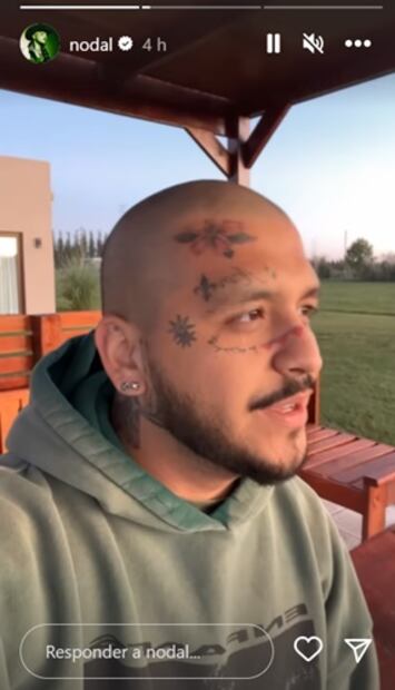 Aunque suele llevar el cabello muy corto, esta es la primera vez que se deja ver con la cabeza completamente rapada. Foto: Instagram