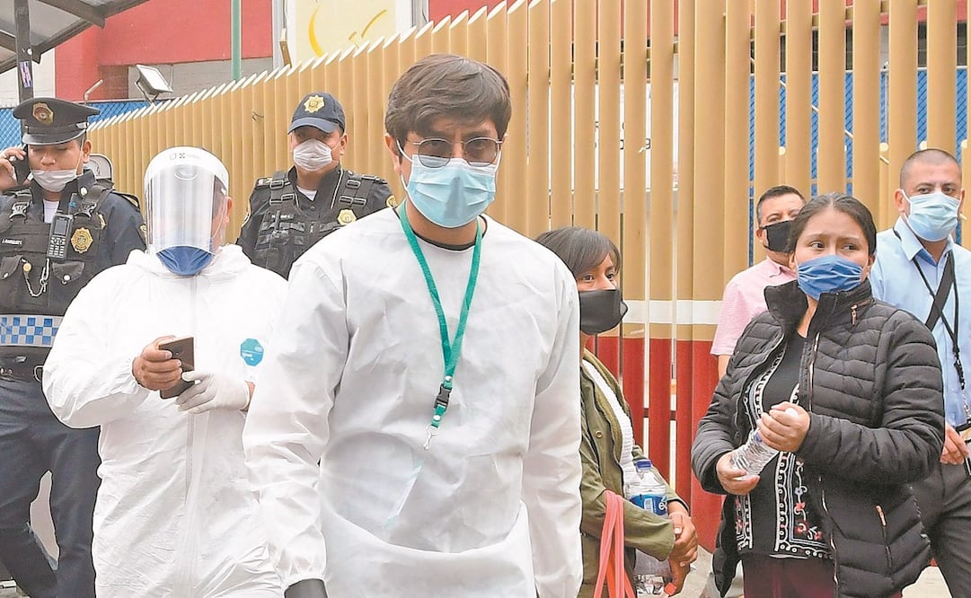 Los servicios estatales de salud y las unidades receptoras de médicos internos de pregrado deben informar a los doctores sobre su regreso a la atención de pacientes, pese a que algunos tienen temor a contagiarse. Foto: ARCHIVO EL UNIVERSAL