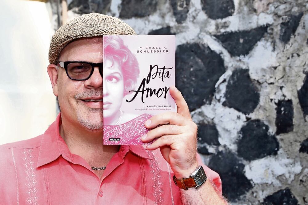 El investigador estadounidense revisa en su libro la vida y la obra de la poeta Guadalupe Amor. Foto: BERENICE FREGOSO. EL UNIVERSAL