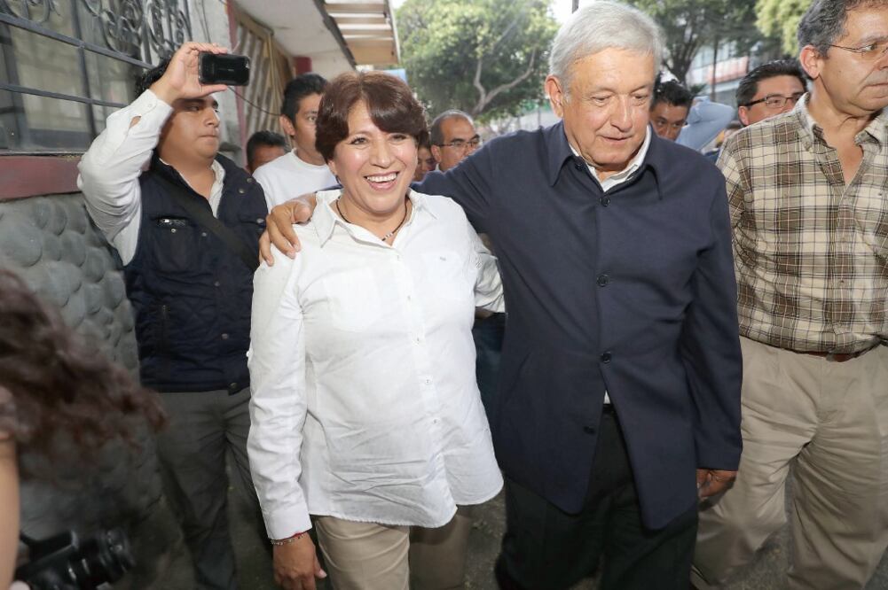 Andrés Manuel López Obrador aseguró que defenderá de manera pacífica el triunfo de Delfina Gómez, de quien dijo que es la verdadera ganadora de las elecciones en el Estado de México. FOTO: JUAN REYES. EL UNIVERSA