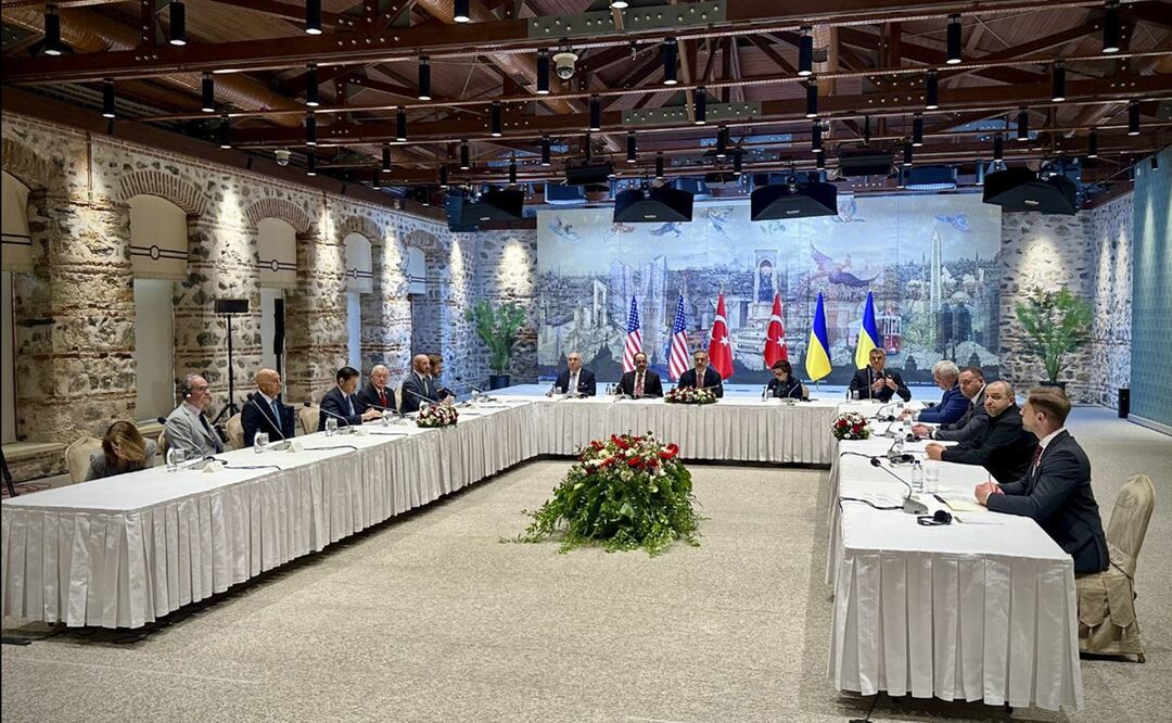 En Estambul, las delegaciones de Ucrania y Rusia tuvieron su primer encuentro directo desde 2022 para intentar encontrar una salida negociada a la guerra causada por la invasión de Rusia. Foto: EFE
