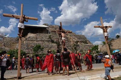 Cientos de yucatecos presencian viacrucis en Acanceh