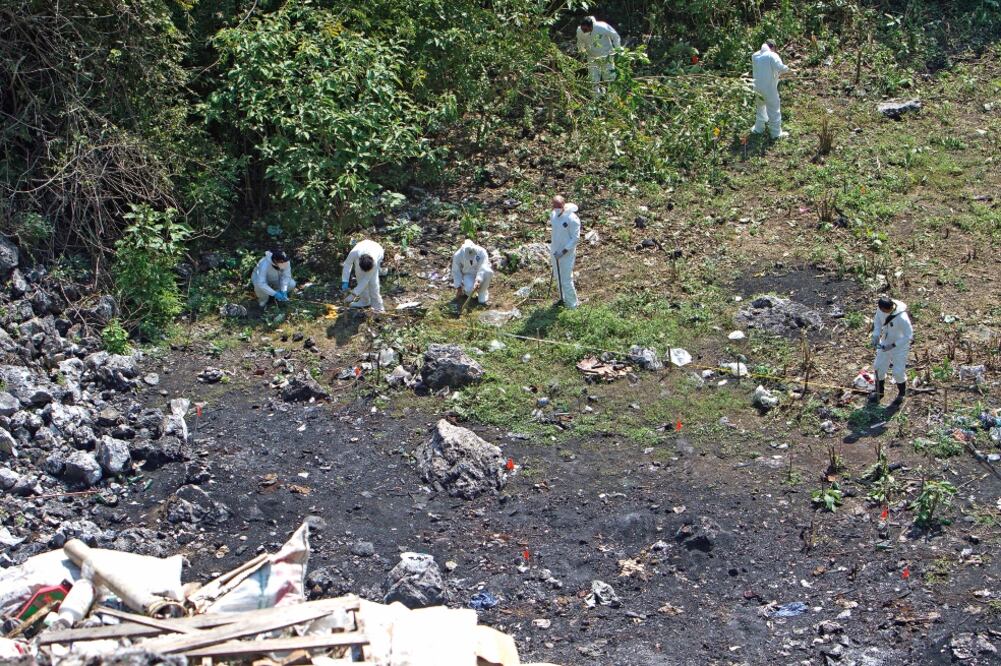 El EAAF expuso que entre el 6 y el 15 de noviembre de 2014, personas ajenas a la investigación colocaron 41 casquillos bajo una piedra (ARCHIVO EL UNIVERSAL)