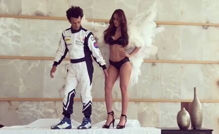 "La chica del clima" seduce con alas de ángel y poca ropa