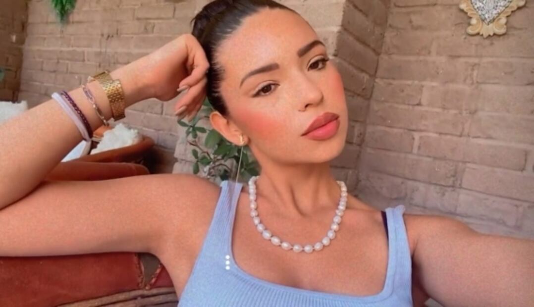 Ángela Aguilar vuelve a poner en tendencia el chongo de cebolla