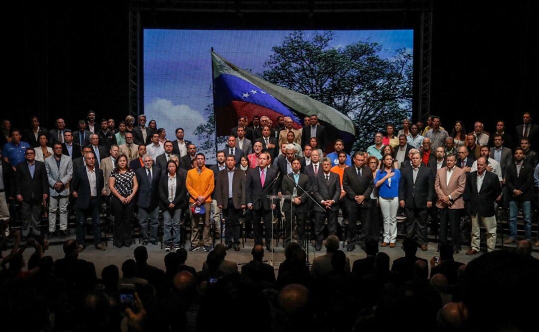 Vista general durante una reunión de líderes opositores hoy en Caracas (Foto: EFE)
