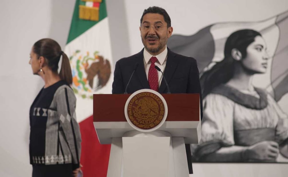 Como parte de la Estrategia de Trato Digno del Instituto de Seguridad y Servicios Sociales de los Trabajadores del Estado (ISSSTE), su director general, Martí Batres, llamó a erradicar el maltrato a la derechohabiencia, como parte del humanismo mexicano. Foto: Carlos Mejía / EL UNIVERSAL