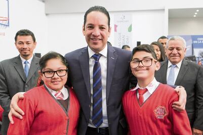 Invertirán 800 mdp en escuelas de Querétaro