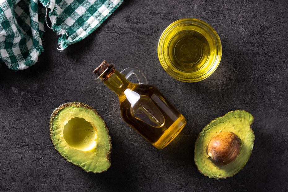 El aguacate y el aceite de oliva reparan puntas abiertas. Foto: Freepik