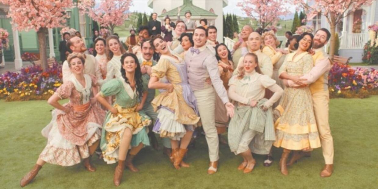 Jaime Camil sube su ego en "Schmigadoon!"