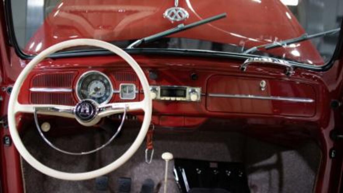 Compró un “Vocho” hace 48 años y Volkswagen se lo restaura gratis