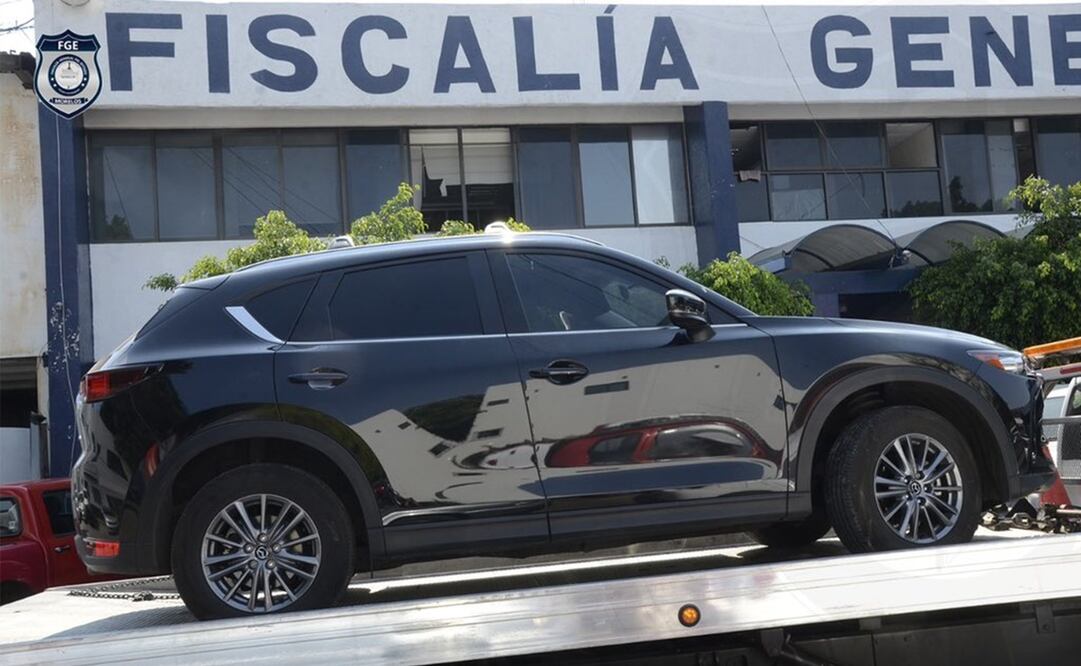 El vehículo fue localizado por personal de la Agencia de Investigación Criminal sobre la calle Pino Suárez del poblado de Ahuatepec, municipio de Cuernavaca. Foto: Twitter @Fiscalia_Mor