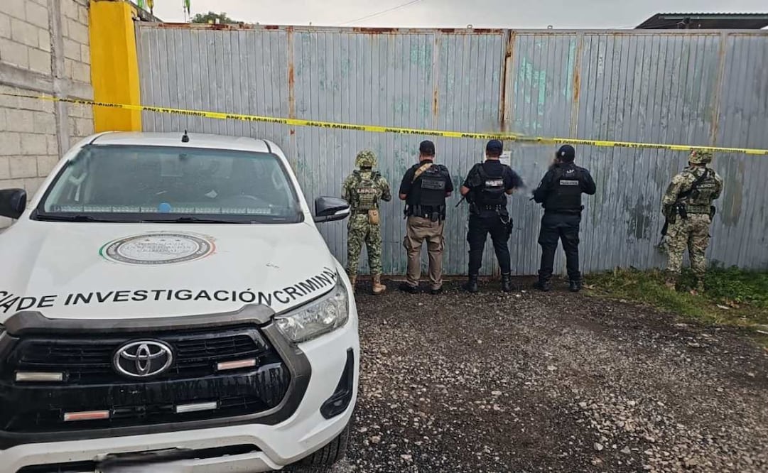 Catean inmueble en Veracruz; aseguran 32 mil litros de combustible y 19 vehículos (18/12/2025). Foto: Especial