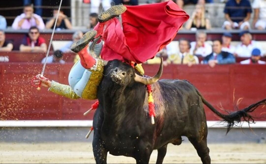 El torero Isaac Fonseca sufrió una fuerte cornada - FOTO: Twitter