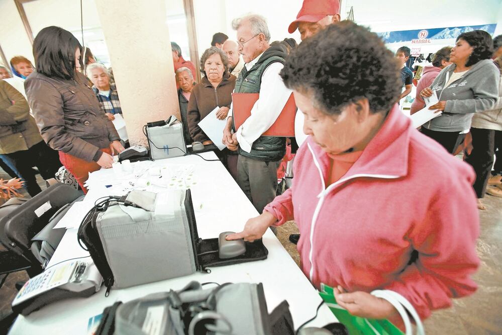 Los trabajadores que coticen desde 2030, se beneficiarán de la reforma, opina un experto. Foto: ARCHIVO EL UNIVERSAL