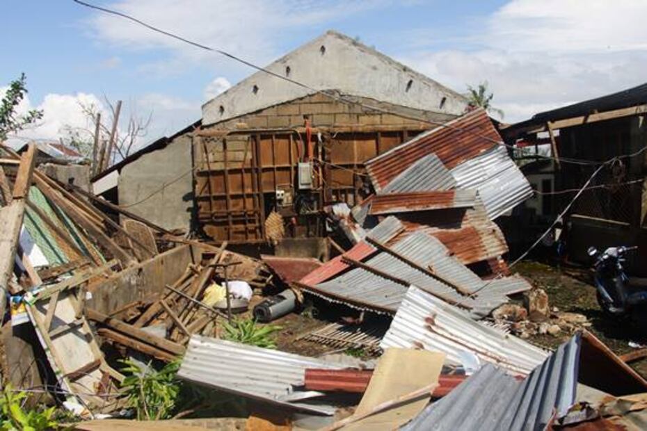 Tifón en Filipinas deja al menos 20 muertos y miles de evacuados