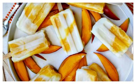 Paletas de coco y mango