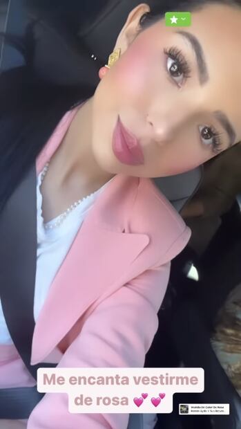 Ángela Aguilar muestra cómo llevar un traje rosa con el mejor estilo