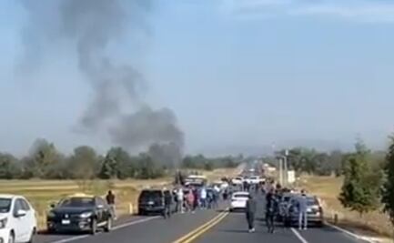 Recrudecen choques sindicales en la autopista Puebla–Tlaxcala; queman maquinaria pesada