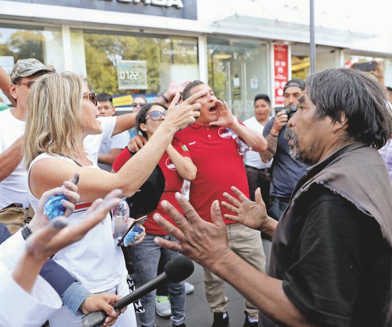 Por la tarde, cerca del Museo Memoria y Tolerancia los manifestantes e inconformes se encararon con palabras de rechazo. Foto/VALENTE ROSAS. EL UNIVERSAL