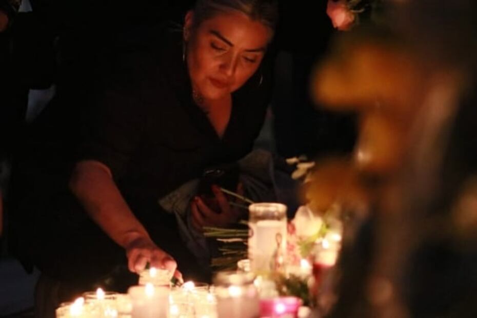 Instalan ofrenda para víctimas de feminicidio en el Ángel de la Independencia