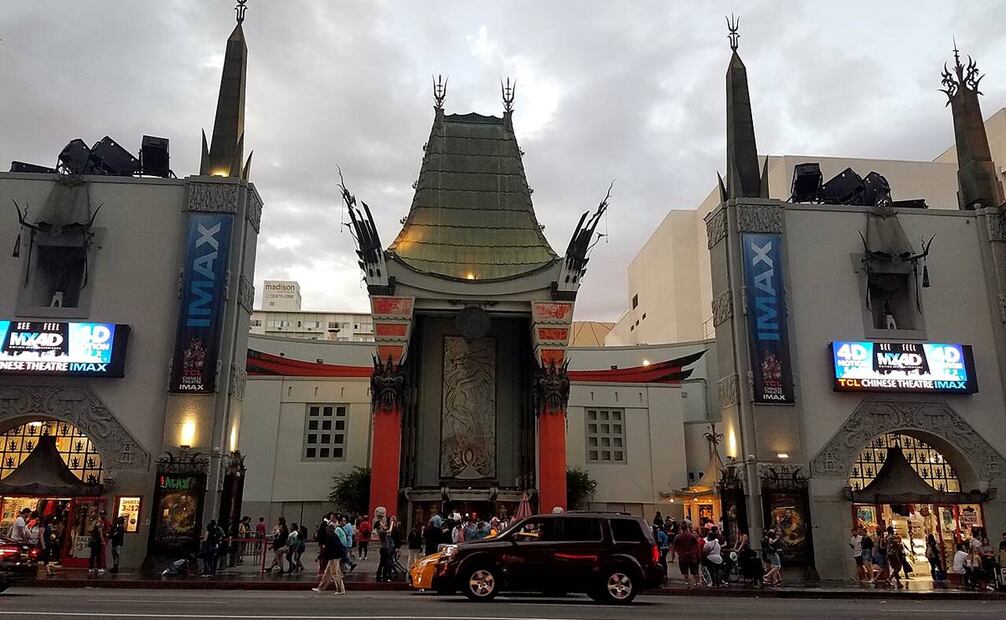 Los estrenos en el Teatro Chino del Hollywood Boulevard gozan de particular popularidad. En 2005, la primera proyección del Episodio III tuvo lugar sólo un día después del aniversario 88 de esta sala. Wikimedia Commons.