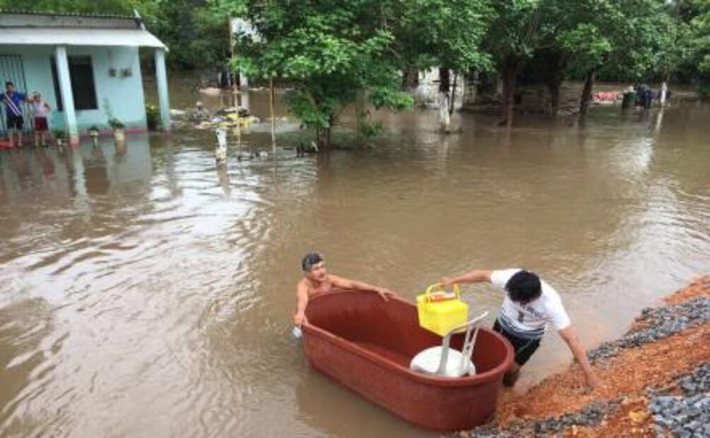 Anegaciones por lluvia afectan a 220 familias en Tuxtepec, Oaxaca