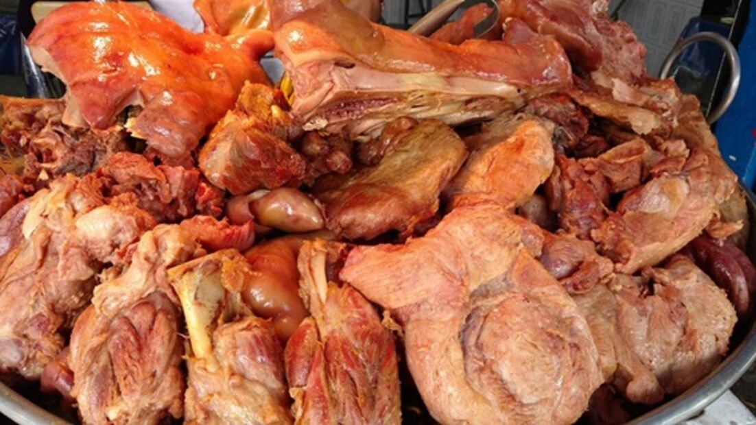 En Iztapalapa ofrecen buffet de tacos de carnitas por menos de 70 pesos