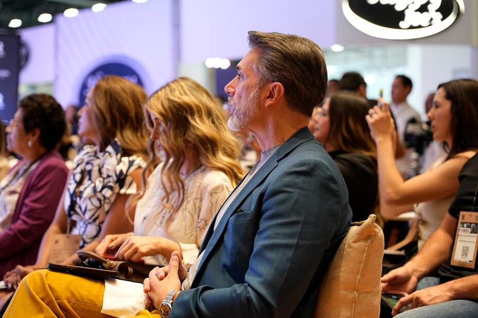 Issabela Camil y Sergio Mayer en el debut de su hija como modelo de Ragazza Fashion. Foto: Cortesía de Intermoda