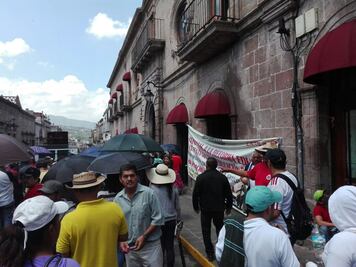 Toma CNTE edificio de la SHCP en Morelia