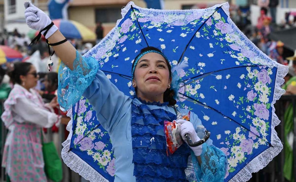El 4 de enero se celebra el 'Desfile de la familia Castañeda'; el 5 es el 'Día de Negros' y el 6 es el 'Día de Blancos'. Foto: AFP