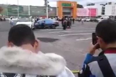 Asesinan a un hombre en plaza comercial en Insurgentes Norte