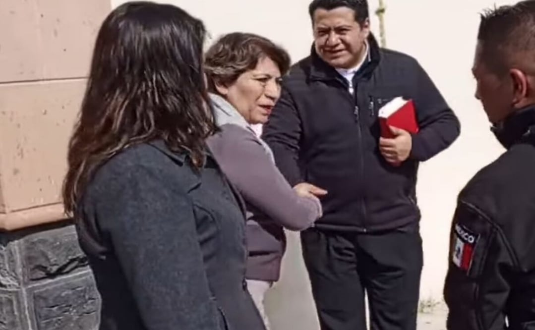 La Gobernadora asistió a la misa de los hermanos Hidalgo Marrón, quienes fallecieron el pasado miércoles tras una explosión de pirotecnia en un taller clandestino en Chimalhuacán. Foto: Especial