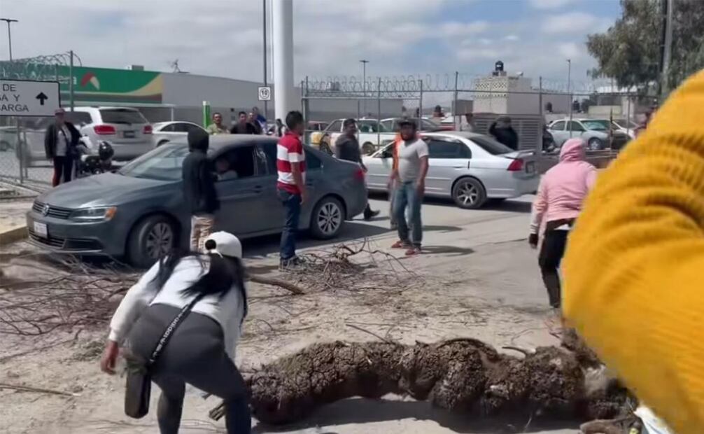 Personas se enfrentan contra manifestantes en Hidalgo (02/10/2025). Foto: Especial