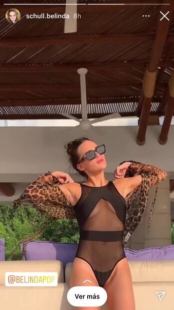 Belinda te muestra cómo usar un traje de baño con transparencias