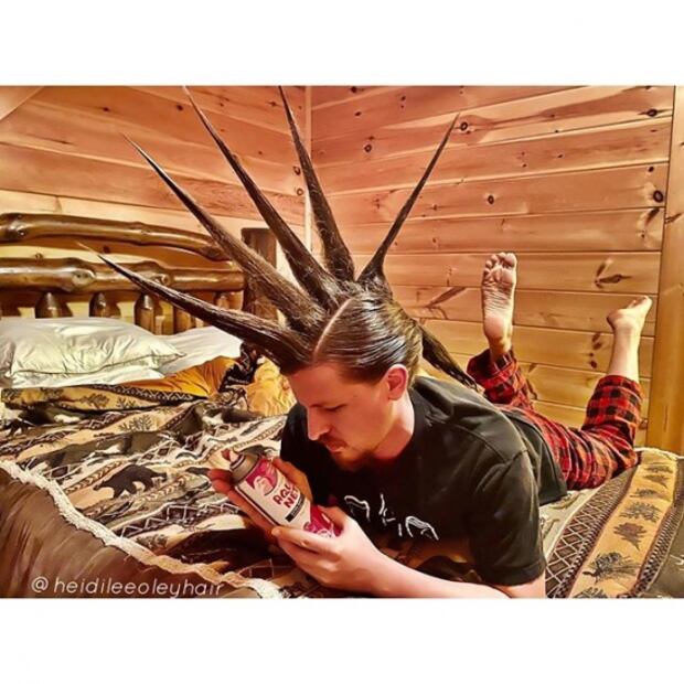 Peinados locos para hacer en la melena de tu pareja en cuarentena