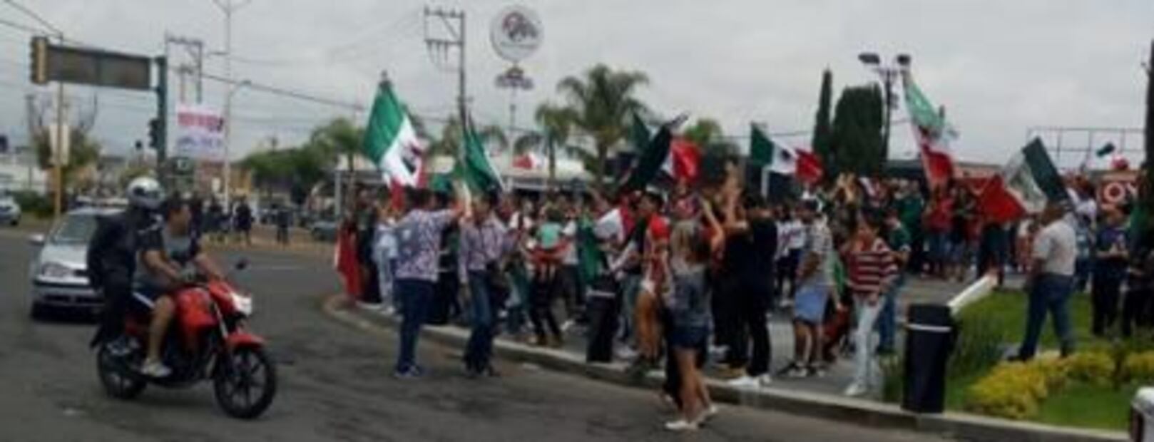 Festejan triunfo de México vs. Alemania en plazas de México