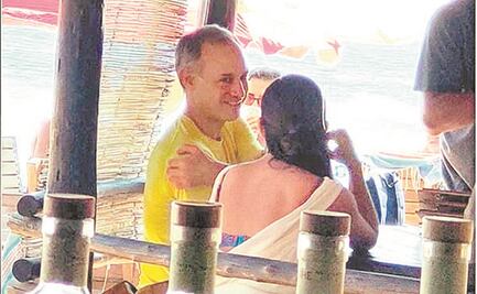 Captan sin cubrebocas a López-Gatell de vacaciones