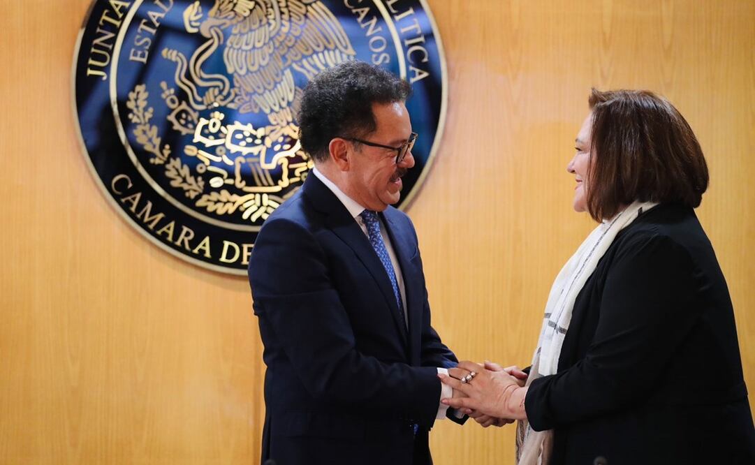 Líder de la Morena en la Cámara de Diputados, Ignacio Mier con consejera presidenta del INE, Guadalupe Taddei. Foto: Especial