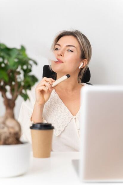 Advertencia sobre los cigarrillos electrónicos. Fuente: Freepik