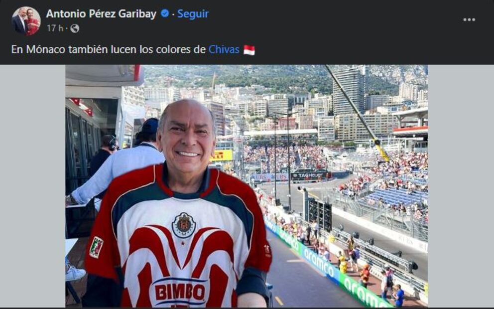 Padre de Checo Pérez con el jersey de Chivas