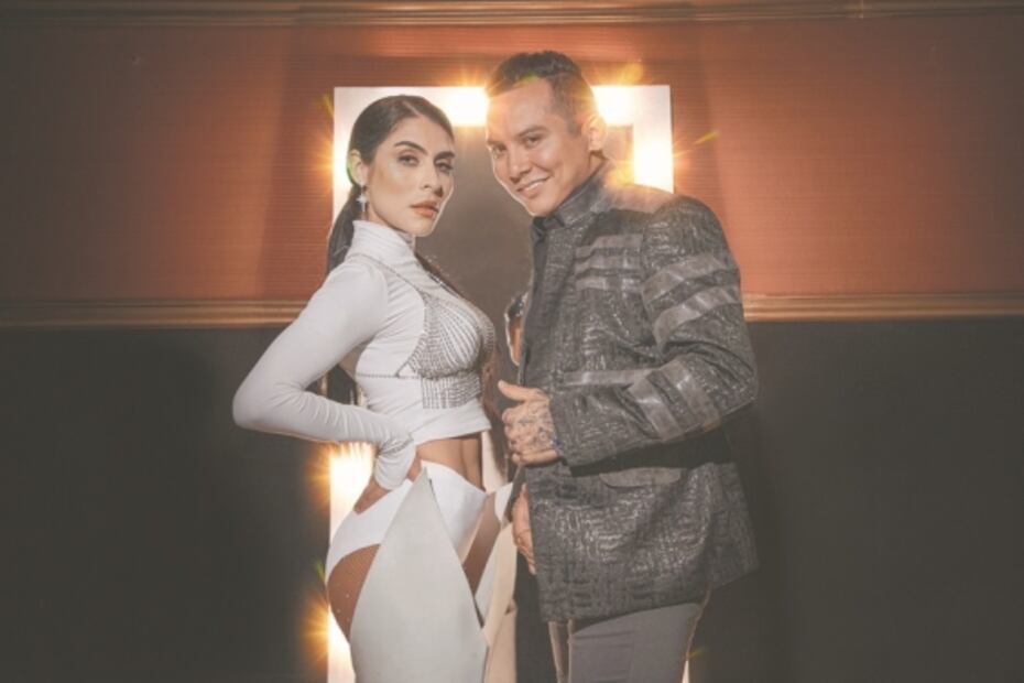 María León se permite ir del pole dance a la banda
