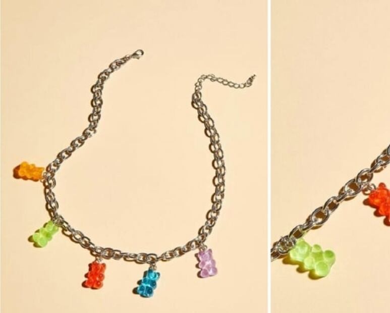 El collar de panditas de Ángela Aguilar que nos regresa a los 90