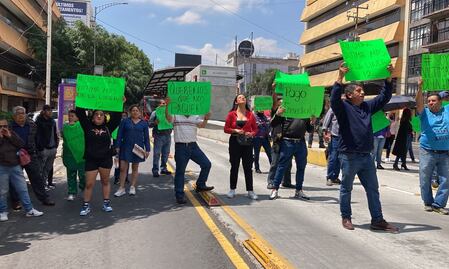 Comerciantes afectados por la Línea 12 se manifiestan frente a la SEDECO; exigen pagos inmediatos