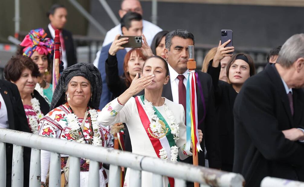 Claudia Sheinbaum recibe bastón de mando de Pueblos Indígenas / Foto: Fernanda Rojas. EL UNIVERSAL