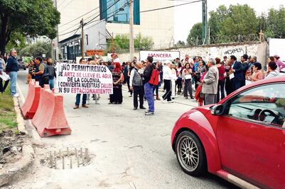 Vecinos de Álvaro Obregón “clausuran” la Plaza Artz