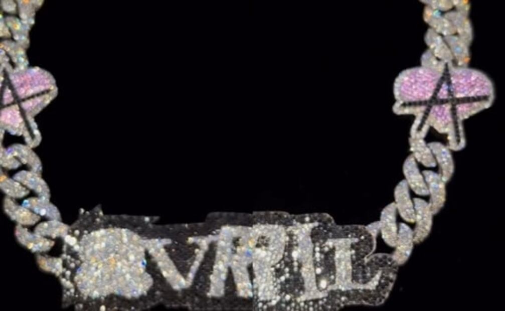 Tyga le demuestra su amor a Avril Lavigne con un collar de diamantes de 80 mil dólares